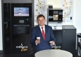 café+co International CEO Gerald Steger präsentiert neue FoyerBar © Christian Jobst