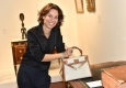 ARTCURIAL Wien-Direktorin Carolin Messensee mit einer Hermés-Tasche © Christian Jobst