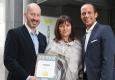 Superbrands Austria zeichnet EPAMEDIA für Markenqualität aus: András Wiszkidenszky, Brigitte Ecker und Thomas Bokesz © EPAMEDIA
