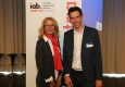 Martina Zadina und Felix Badura präsentieren die neue iab austria Guideline zur Auslieferungsqualität © Katharina Schiffl