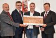Wirtschaftswanderung unterstützt „Netzwerk Tirol hilft“ mit 25.465 Euro: Herbert Peer, Josef Lettenbichler, Herbert Rieser und Landeshauptmann Günther Platter © café+co