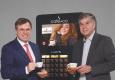 Gerald Steger und Thomas Lindenbauer stellen die neue Gerätegeneration von café+co vor © café+co International