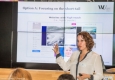 Nadia Abou Nabout präsentiert die Studie „Advertising in the Long-tail: The Effect of Website Quality and Reach on Advertising Effectiveness“ © iab austria/Hannes Winkler