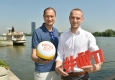 Sportstadtrat Andreas Mailath-Pokorny und Donauinselfest-Projektleiter Thomas Waldner bereiten sich vor dem Hilton Vienna Danube Waterfront auf die bevorstehenden Event-Highlights in Wien vor © Christian Jobst