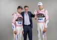 BWT-Vorstand, Gerald Steger freut sich gemeinsam mit Sergio Perez und Esteban Ocon über die erfolgreiche Formel 1 Partnerschaft © BWT Best Water Technology