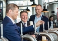 Ottakringer Brauerei-Vorstand Matthias Ortner, SPÖ Wien-Parteivorsitzender Michael Ludwig und Donauinselfest-Projektleiter Thomas Waldner brauen das Inselbier 2018 ein © Donauinselfest/THomas Peschat