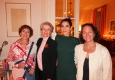 Würstelessen für die Schauspieler in Vienna's English Theatre: Helene van Damm, Saman Giraud, Sylvia Eisenburger-Kunz und Julia Schafranek © leisure communications/Alexander Khaelss-Khaelssberg