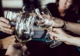Cheers with Wineglasses © unsplash.com/Scott Warman