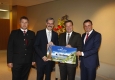 Scheckübergabe Wirtschaftswanderung Rieser Erwin Hameseder Günther Platter Gerald Steger © leisuregroup.at
