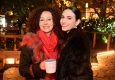 KLEINOD WINTERGARTEN: Kimberly Budinsky und Christina Lugner trinken den ersten Punsch © Christian Jobst