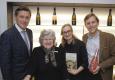 Buchpräsentation Wiener Traditionsunternehmen: Stadtrat Peter Hanke, Hanni Vanicek (Schwäbische Jungfrau), Freya Martin (Autorin), Johannes Kattus (KATTUS) © Roland Rudolph