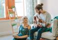 Couple in the livingroom © unsplash.com/Toa Heftiba