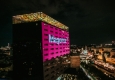 DocLX inszeniert neue Magenta-Kampagne auf der Fassade des SO/ Vienna als exklusiver Vermarktungspartner © Philipp Lipiarski