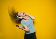 Girl with Headphones © unsplash.com/Bruce Mars