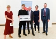 Bank Austria Kunstpreis Kärnten 2021: Daniel Leiter überzeugt Jury mit seiner Arbeit zum Thema „AUF*BÄUMEN“. Zweiter Platz geht an Rosa Andraschek Lobnig © Ferdinand Neumüller