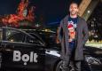 Cesár Sampson mit Bolt vor dem Feuerdorf am Donaukanal © (Universal Music Austria)