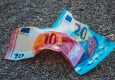 Dirty Money Euro © unsplash.com/Imelda
