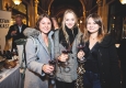 WINE in the CITY: Damen mit Wein © Stefan Burghart