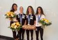 Fabienne Melzer-Nadarajah begrüßt Anna-Maria, Eirini-Marina und Vasiliki_Alexandri nach dem WM-Erfolg in Japan am Flughafen Wien © Ströck