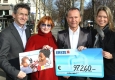 Hannes Menitz und Katharina Suppan übergeben Spende an Licht für die Welt © Christian Jobst
