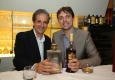 Lefteris Dermitzakis und Jason Turner verkosten METAXA im Ellas Food & Drinks © Christian Jobst
