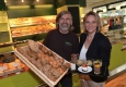 Stefan Maran und Marfgit Stolzlechner eröffnen den ersten veganen Supermarkt Österreichs © Christian Jobst