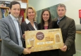 Klaus Schwertner, Gabriele Pröll, Claudia ferner-Eder und Herbert Rieser übergeben Sende an Caritas Mutter-Kind-Heim © Caritas Wien