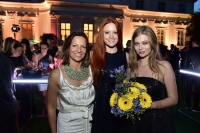 Beatrice Cox-Riesenfelder, Barbara Meier und Zoe Straub beim Cocktail Prolongé der International Emmy Awards © Christian Jobst