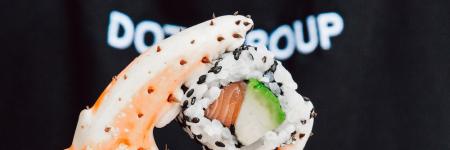 Crab eats Sushi: DOTS AT THE LEO GRAND © DOTS GROUP Crab eats Sushi: DOTS AT THE LEO GRAND © DOTS GROUP