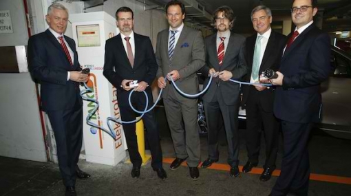 Präsentation Ladestationen für E-Autos in der Millennium City © Roland Rudolph
