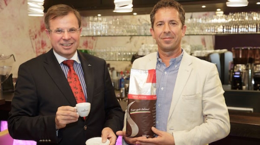Gerald Steger und Alessio Cecarelli präsentieren den neuen Caffè Alessio © Roland Rudolph