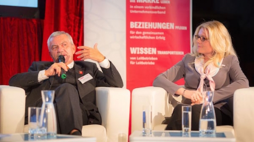 Günter Steinbauer und Monica Rintersbacher in der Remise © Leitbetriebe Austria