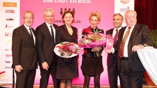 Thomas Irschik, Robert Grüneis, Susanna Zapreva, Anna Gavalda, Christian Pöttler und Michael Häupl bei der Gala von Eine STADT Ein BUCH © Stefan Joham