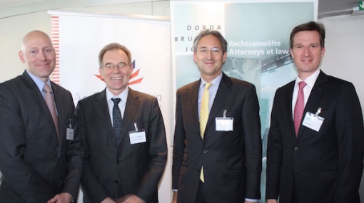 James Bangert, Manfred Schekulin, August Reinisch und Martin Brodey diskutieren über ISDS und Schiedsgericht bei DORDA BRUGGER JORDIS © DBJ.at/Pichler