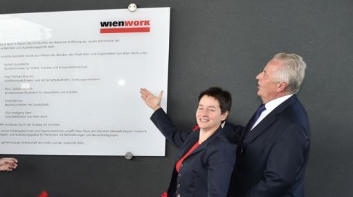 Karl Gasta, Sonja Wehsely und Rudolf Hundstorfer eröffnen die neue Werkshalle von Wien Work © Christian Jobst