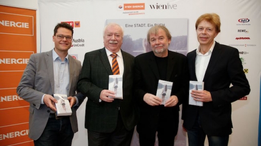 Stadtschulratspräsident Jürgen Czernohorsky, Bürgermeister Michael Häupl, Autor Jostein Gaarder und echo medienhaus-Literaturexperte Helmut Schneider eröffnen die Gratis-Buchaktion "Eine STADT. Ein BUCH." © Arman Rastegar