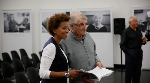 Arabella Kiesbauer und Peter Turrini beim Talk in der Ausstelung "Vorbilder - Wirkung" im tresor im Bank Austria Kunstforum Wien © F+P
