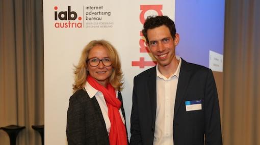 Martina Zadina und Felix Badura präsentieren die neue iab austria Guideline zur Auslieferungsqualität © Katharina Schiffl