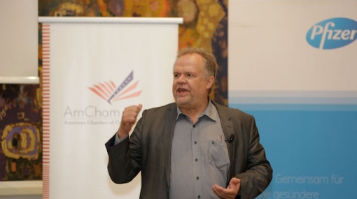 Kilian Kleinschmidt über die Chancen der Migration im AmCham Talk © Roland Rudolph