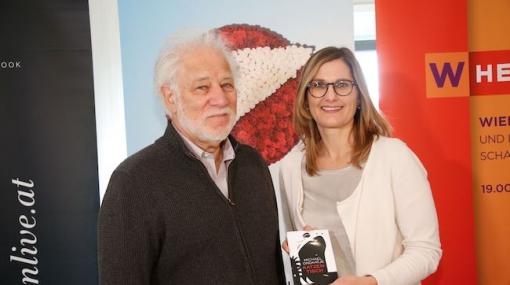 Autor Michael Ondaatje und Wien Energie-Managerin Alexandra Radl bei der Eröffnung von "Eine STADT. Ein BUCH." 2016 im ORF Funkhaus Wien © Arman Rastegar