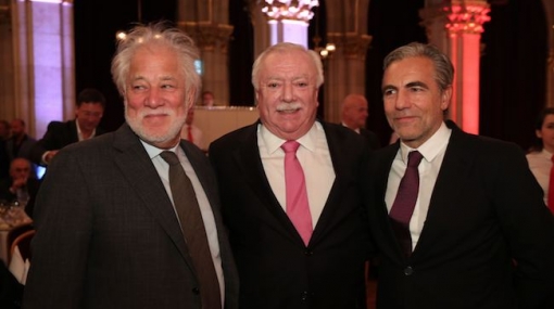 Michael Ondaatje, Michael Häupl und Christian Pöttler bei der Gala zu "Eine STADT. Ein BUCH" 2016 im Wiener Rathaus © Katharina Schiffl