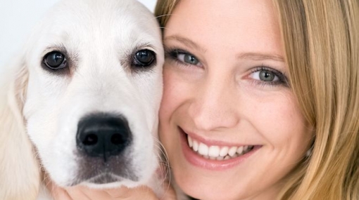 DOG'S LOVE Gründerin Katharina Walleczek und Nala © DOG'S LOVE