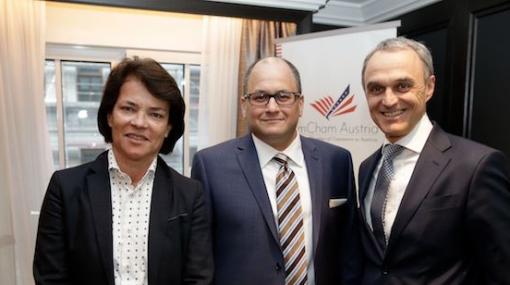 Daniela Homan, Sal Savatteri und Norbert B. Lessing diskutieren auf Einladung der American Chamber of Commerce in Austria im Hilton Vienna Plaza über die US-Einwanderungsgesetze © Roland Rudolph