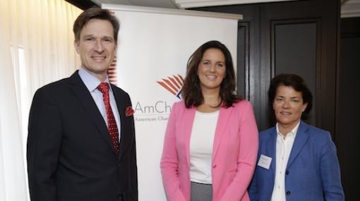 Martin Brodey, Valerie Höllinger und Daniela Homan beim AmCham Talk im Hilton Vienna Plaza © Roland Rudolph