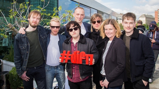 Mando Diao Fotocall mit Sybille Straubinger und Thomas Waldner@ DIF PK Motto am Fluss © (Thomas Peschat)