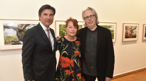 Robert Zadrazil und Ingried Brugger eröffnen mit James Welling die Ausstellung im Bank Austria Kunstforum Wien © Christian Jobst