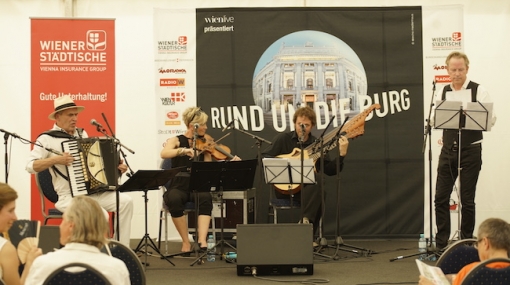 "Des Ano" eröffnet das Lesefest "Rund um die Burg" 2017 © Stefan Joham