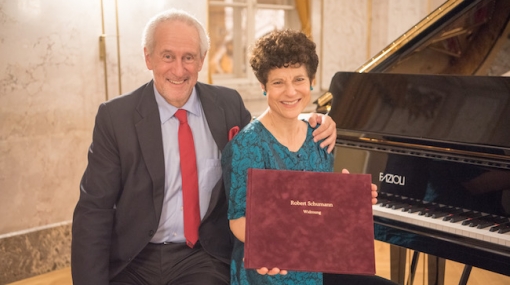 World Orchestra for Peace-Mitbegründer Charles Kay und Star-Pianistin Margaret Fingerhut im Bank Austria Salon im Alten Wiener Rathaus © Oreste Schaller
