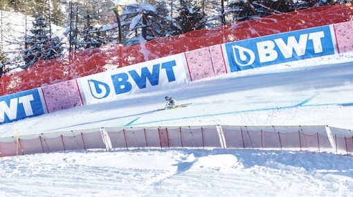 Hahnenkamm Rennen 2018: Die Streif wird pink mit BWT Magnesium Mineralized Water © BWT Best Water Technology