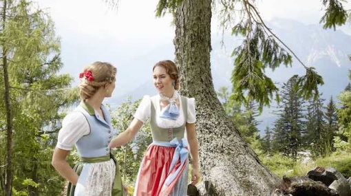 Susanne Spatt Trachten Salzburg im SCHLOSSSEITEN Magazin © Joseph Gasteiger-Rabenstein